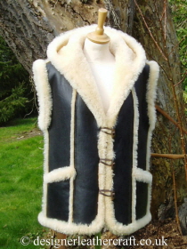Shortwool Sheepskin Gilet with a Hood and Pockets